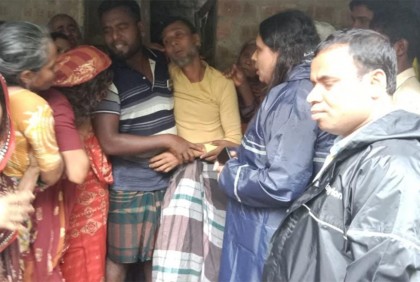 স্কুলে যাওয়ার পথে নৌকা ডুবে ভাই-বোনের মৃত্যু