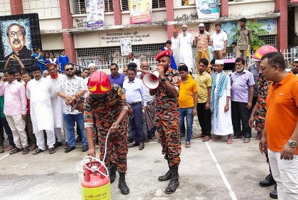 গলাচিপায় ফায়ার সার্ভিসের মাঠ মহড়া