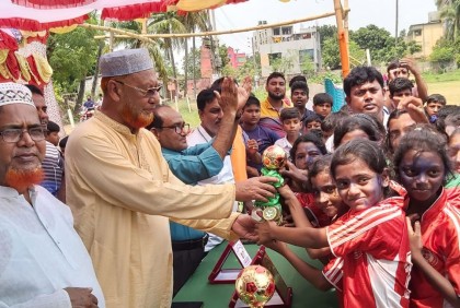 আলমডাঙ্গায় বঙ্গবন্ধু ও বঙ্গমাতা ফুটবলের ফাইনাল অনুষ্ঠিত