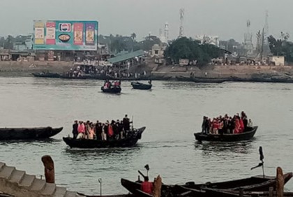রূপসা নদীতে বজ্রপাতে মাঝি নিখোঁজ, আহত ২