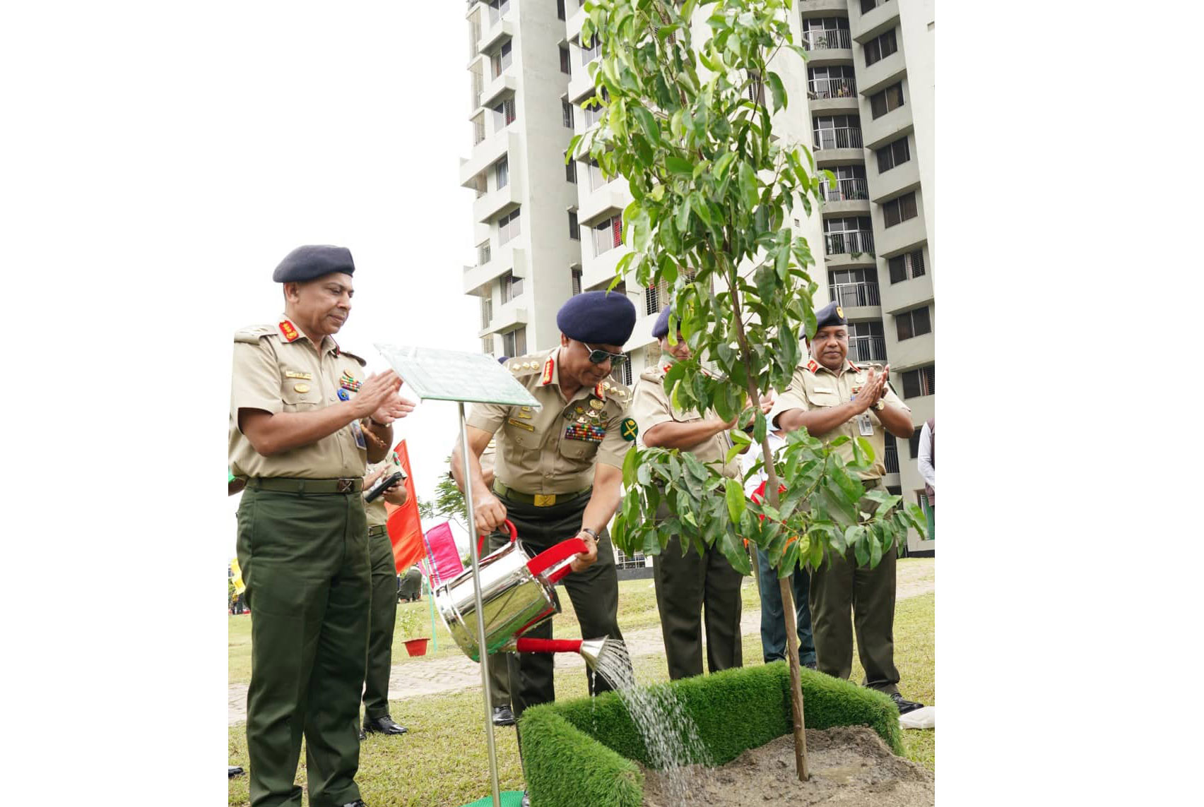 সেনাবাহিনীর বৃক্ষরোপণ কর্মসূচি উদ্বোধন করলেন সেনাপ্রধান