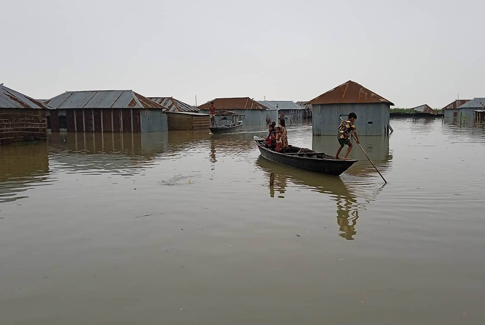 কুড়িগ্রামে বন্যা পরিস্থিতির খানিক উন্নতি, তবে কমেনি চরাঞ্চলের পানি