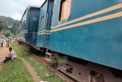 গাজীপুরে বগি লাইনচ্যুত, ঢাকা-ময়মনসিংহ রুটে ট্রেন চলাচল বন্ধ