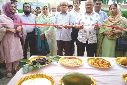 বরিশালে তিন দিনব্যাপী ফল মেলার উদ্বোধন
