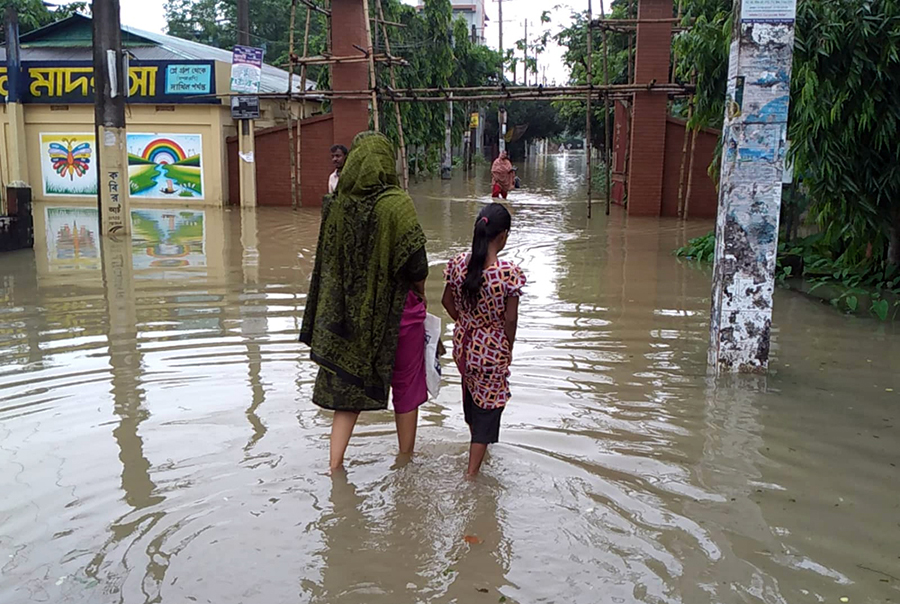 সিলেটে পানিবন্দি লাখো মানুষ