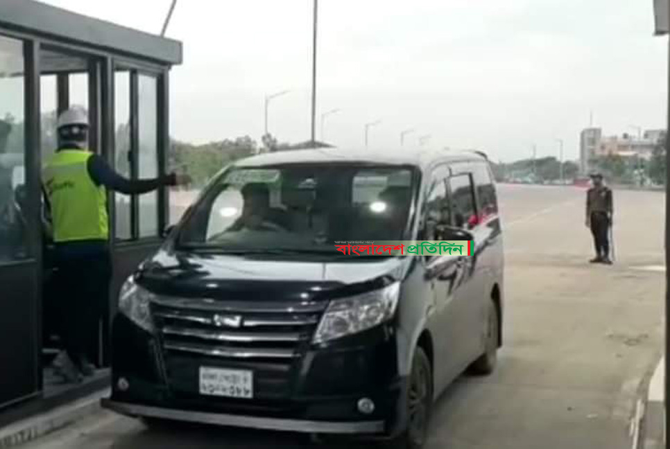 পরীক্ষামূলক টোল দিয়ে পদ্মা সেতু পার হলো গাড়ি

