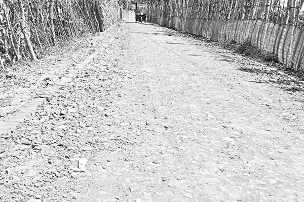 ৫ কিমি সড়ক নির্মাণ চার বছরেও শেষ হয়নি
