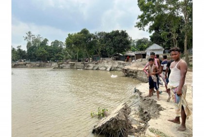 বাড়ছে পানি, ডুবছে নিম্নাঞ্চল; ভাঙছে নদীর পাড়