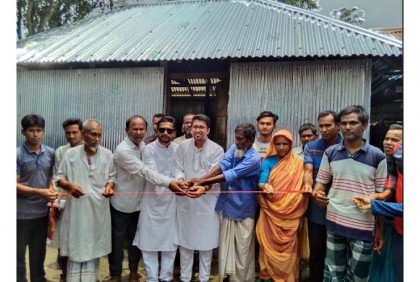 অসহায় নিঃসন্তান দম্পতিকে বাড়ি 
করে দিলেন ছাত্রলীগ নেতা 