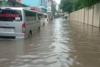 ব্রাহ্মণবাড়িয়ায় টানা বৃষ্টিতে শহরে ব্যাপক জলাবদ্ধতা