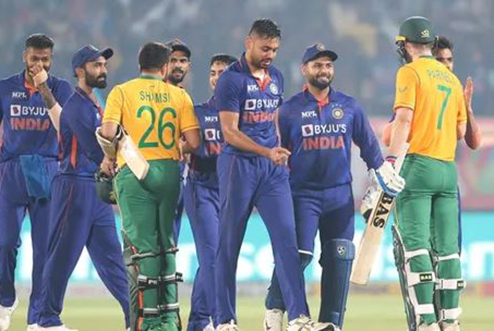 বড় জয়ে সিরিজে সমতা ফেরাল ভারত 
