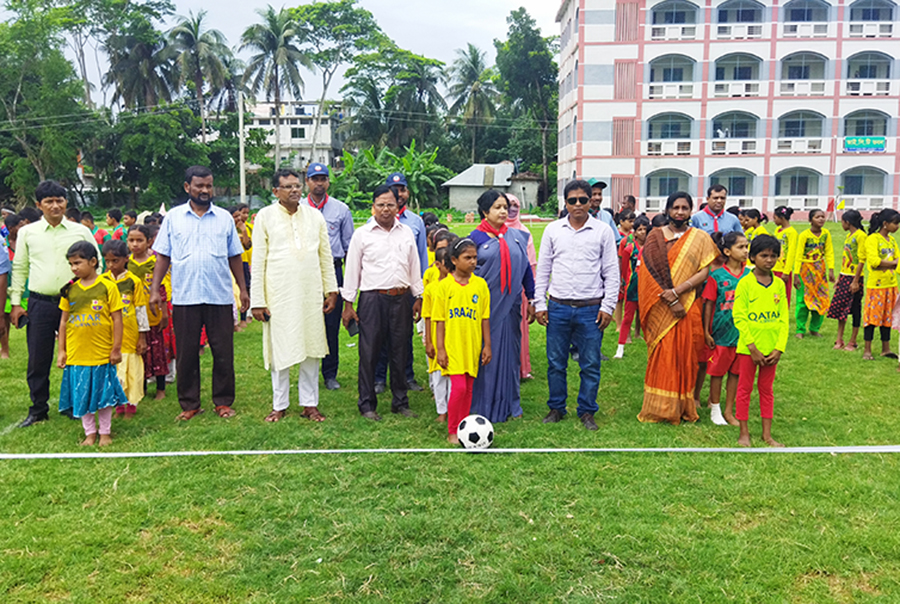 মোরেলগঞ্জে বঙ্গবন্ধু ও বঙ্গমাতা গোল্ডকাপ ফুটবল টুর্নামেন্টের উদ্বোধন