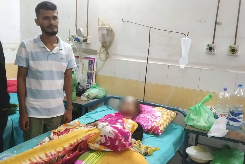 ট্রেনের নিচে ঝাঁপ দেয়া সেই নারী একটি প্লাস্টিকের পা চান