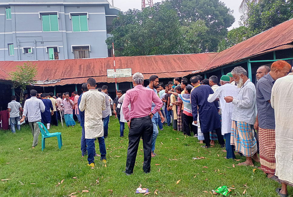 ঘোড়ার ভোট গেল হরিণে! 