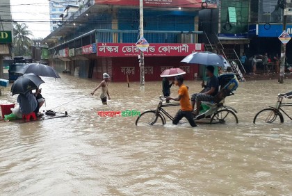 সিলেটে উদ্ধার কাজে নেমেছে নৌবাহিনীও