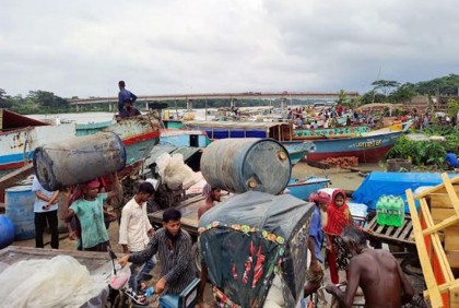 জমে উঠেছে গলাচিপার ঐতিহ্যবাহী উলানিয়া হাট