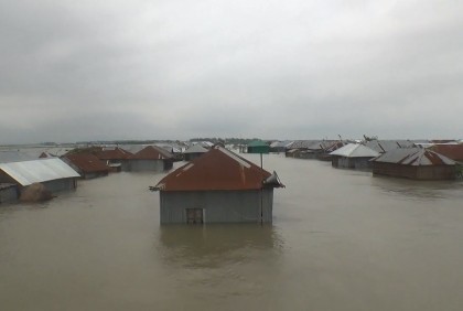 কুড়িগ্রামে পানিবন্দী দেড় লক্ষাধিক মানুষ