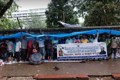 চাকরি রাজস্বকরণের দাবিতে ২৪তম দিনে অবস্থান কর্মসূচি, অনেকে অসুস্থ হয়ে হাসপাতালে