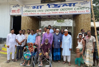 নন্দীগ্রামে প্রতিবন্ধীদের মাঝে হুইল চেয়ার বিতরণ

