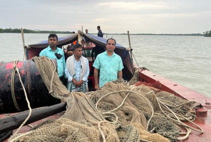 পানগুছি নদী থেকে নিষিদ্ধ জাল জব্দ 
