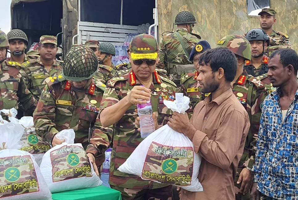 ত্যাগের মানসিকতা নিয়ে আন্তরিকতার সাথে কাজ করতে হবে : সিলেটে সেনাবাহিনী প্রধান