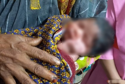 চলন্ত ট্রেনে পুত্র সন্তানের জন্ম দিলেন নারী
