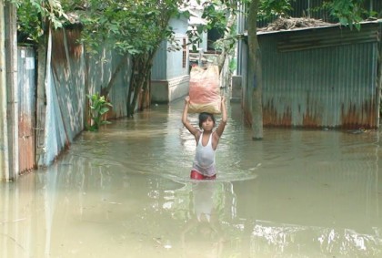 বন্যা আতঙ্কে ভুগছে যমুনা পাড়ের মানুষ