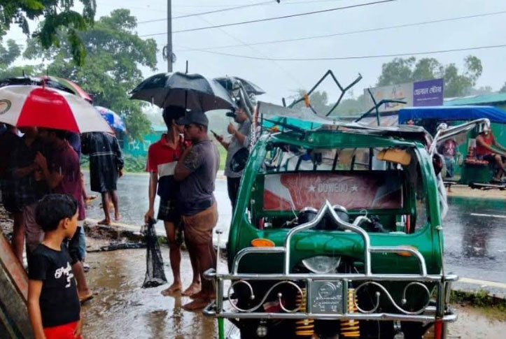 টেকনাফে সড়ক দুর্ঘটনায় দুই যাত্রী নিহত