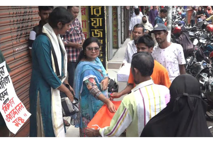 বন্যার্তদের সাহায্যার্থে
বরিশালে বাসদের তহবিল সংগ্রহ শুরু