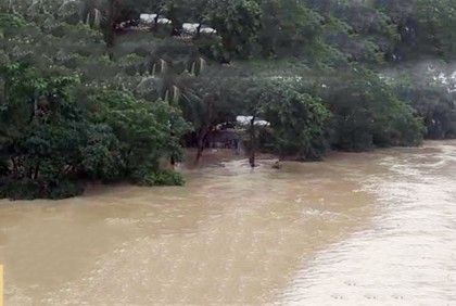 দ্রুত বাড়ছে খোয়াই নদের পানি, আতঙ্কে হবিগঞ্জ শহরবাসী

