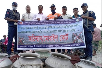 মোরেলগঞ্জে ৫ লাখ চিংড়ি রেনু জব্দ
