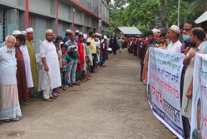 
স্কুলছাত্রীকে ধর্ষণের বিচার দাবিতে বিক্ষোভ, মানববন্ধন