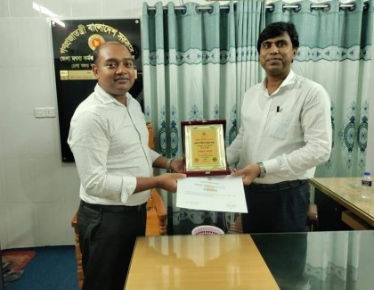 সখীপুরে শুদ্ধাচার পুরস্কার পেলেন মৎস্য কর্মকর্তা  