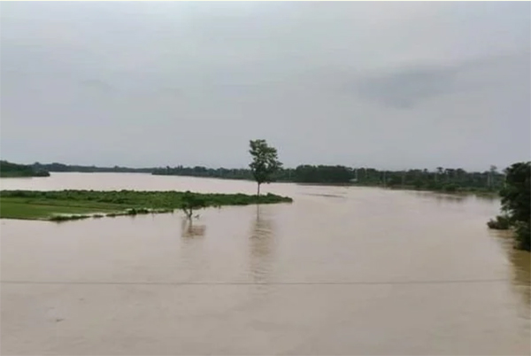 বিপৎসীমা ছুঁইছুঁই গোমতীর পানি