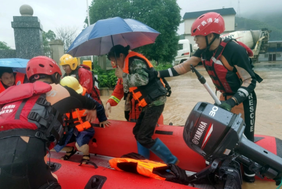 চীনে ভারী বর্ষণ ও বন্যা, ক্ষতিগ্রস্ত কয়েক লাখ মানুষ