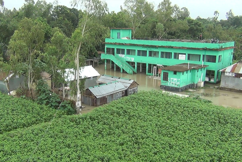 জামালপুরে বাড়ছে পানি, বন্যা পরিস্থিতির অবনতি
