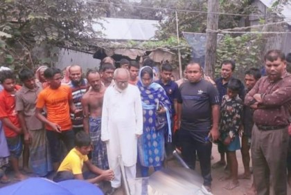 সন্তানকে বাঁচাতে পানিতে ঝাপ, মারা গেলেন মা