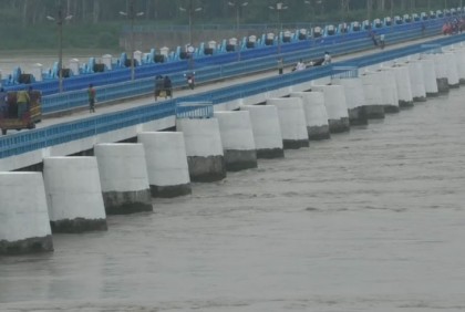 তিস্তার পানি বিপৎসীমার উপর দিয়ে প্রবাহিত হচ্ছে 