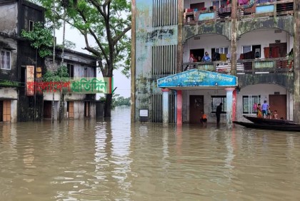 সিলেটের আশ্রয়কেন্দ্রগুলোতে খাবারের তীব্র সংকট

