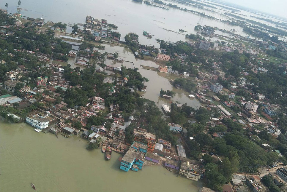 বন্যাদুর্গত এলাকায় বিমানবাহিনীর ত্রাণ বিতরণ অব্যাহত