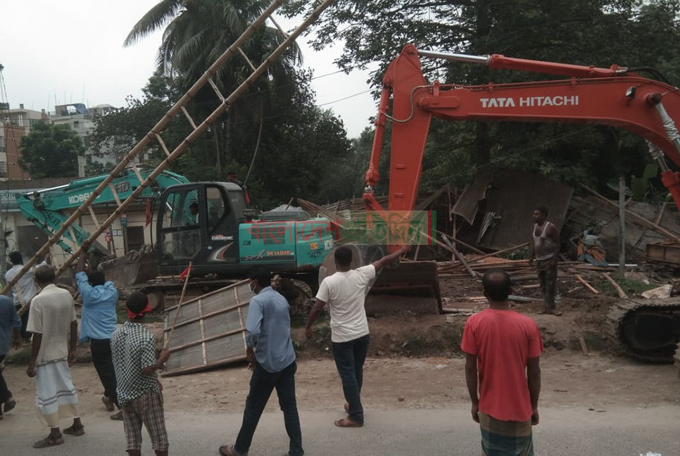 ঈশ্বরদীতে উপজেলা ছাত্রলীগ কার্যালয়সহ শতাধিক স্থাপনা উচ্ছেদ