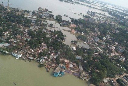 বন্যাদুর্গত এলাকায় বিমানবাহিনীর ত্রাণ বিতরণ অব্যাহত