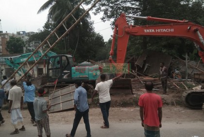 ঈশ্বরদীতে উপজেলা ছাত্রলীগ কার্যালয়সহ শতাধিক স্থাপনা উচ্ছেদ