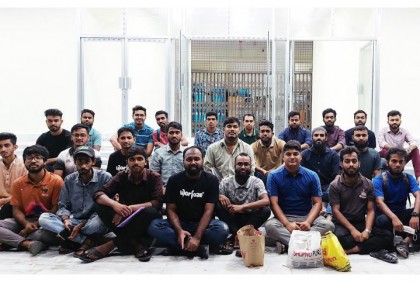 
ভাসানী বিশ্ববিদ্যালয়ের শিক্ষার্থীরা ত্রাণ সামগ্রী নিয়ে সিলেট যাচ্ছেন