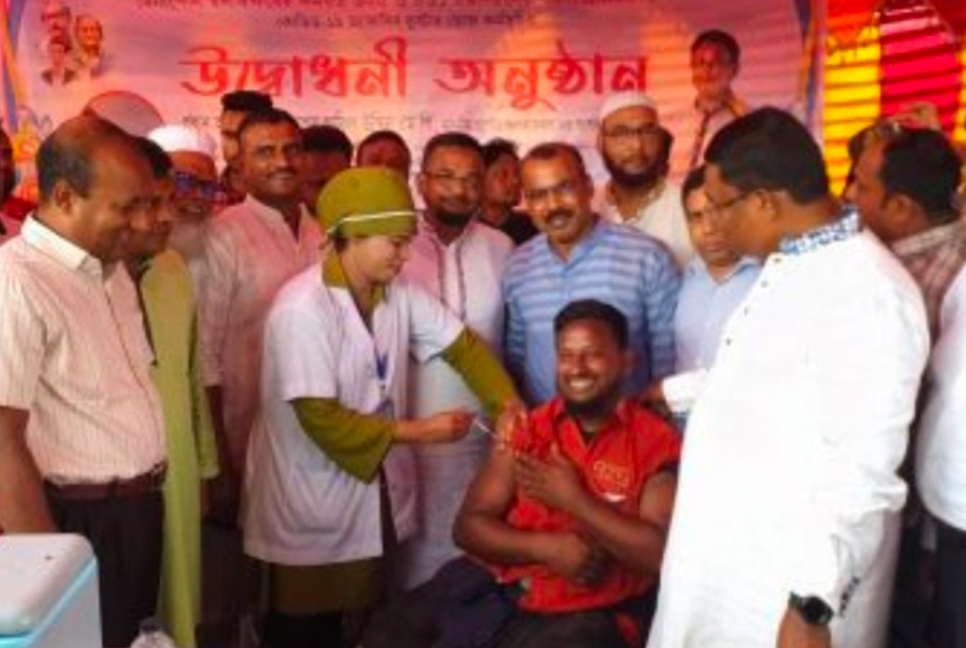 বেনাপোল বন্দর শ্রমিকদের বুস্টার ডোজ দেওয়া শুরু 