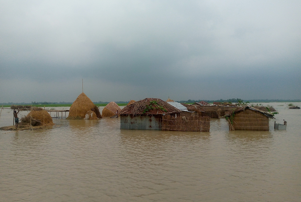 বগুড়ায় যমুনা নদীর পানি কমলেও দুর্ভোগ কমেনি
