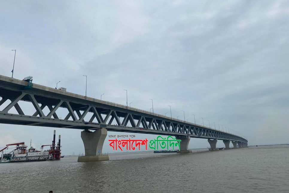 পদ্মা সেতুতে দাঁড়িয়ে ছবি তোলা নিষেধ 


