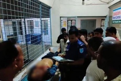 নরসিংদীতে সাবেক ইউপি সদস্যকে প্রকাশ্যে কুপিয়ে হত্যা
