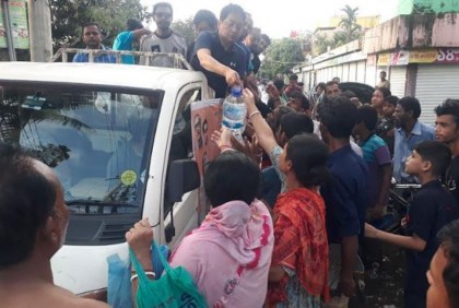 বিশুদ্ধ পানি পাঠিয়ে সুনামগঞ্জের বন্যাদুর্গতদের পাশে যুবলীগ