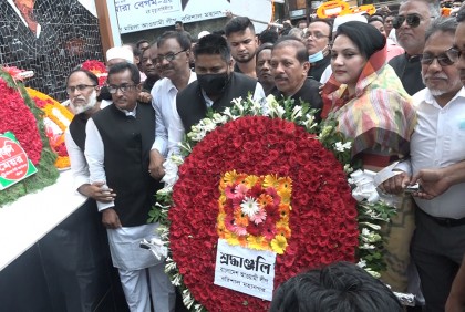 আওয়ামী লীগের প্রতিষ্ঠাবার্ষিকী উপলক্ষে বরিশালে বঙ্গবন্ধুর প্রতিকৃতিতে শ্রদ্ধা 